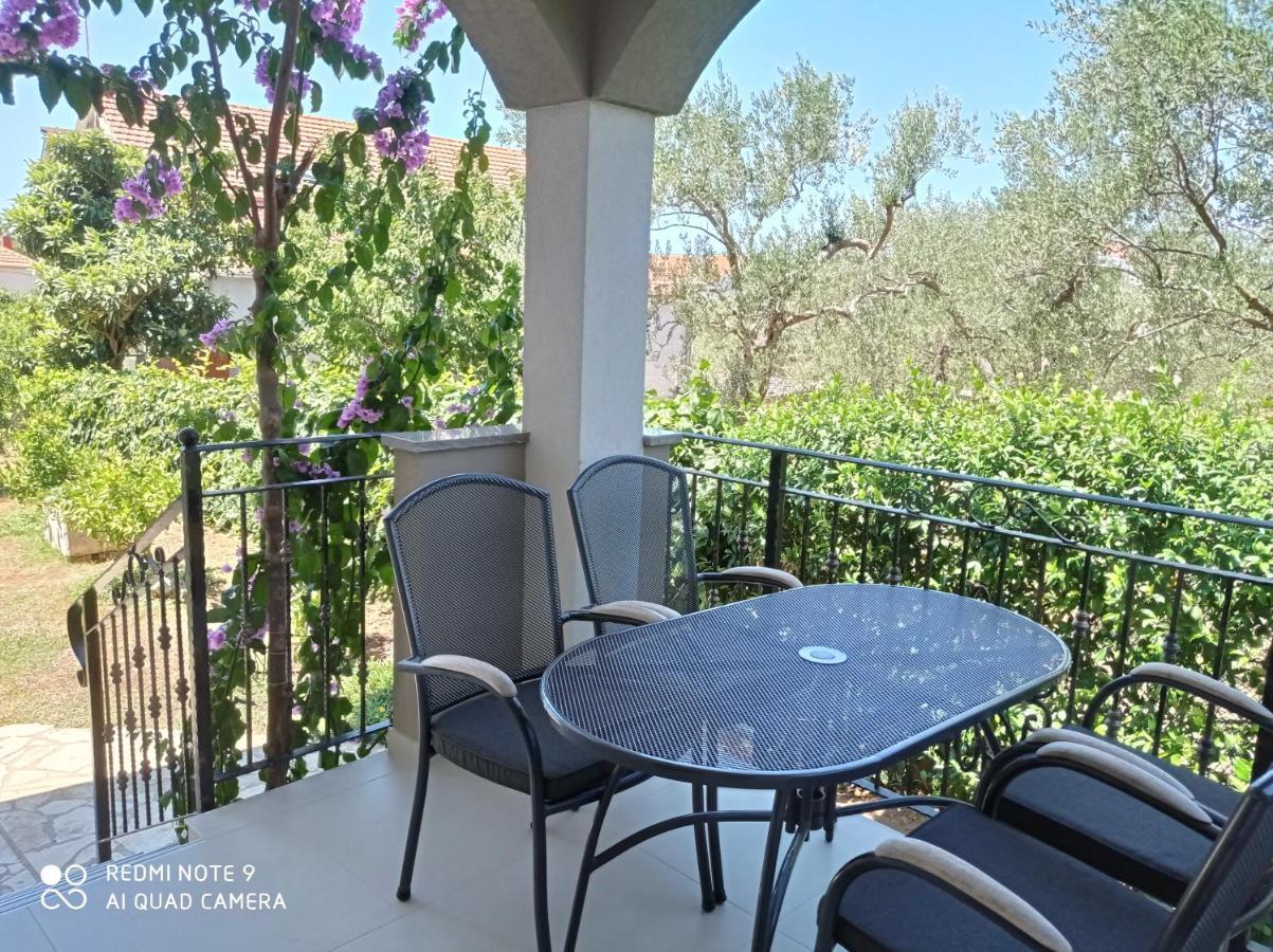 Apartments Vodopija 300M To The Beach Sveti Filip i Jakov Chambre photo
