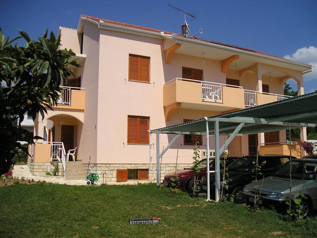 Apartments Vodopija 300M To The Beach Sveti Filip i Jakov Extérieur photo