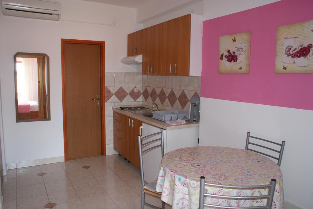 Apartments Vodopija 300M To The Beach Sveti Filip i Jakov Extérieur photo